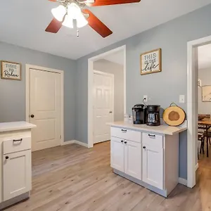 Holiday home New Cheerful Renovated - 5 Min To Downtown!, Savannah